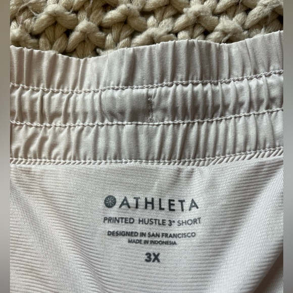 Athleta Printed Hustle 3” Short - Picture 4 of 6